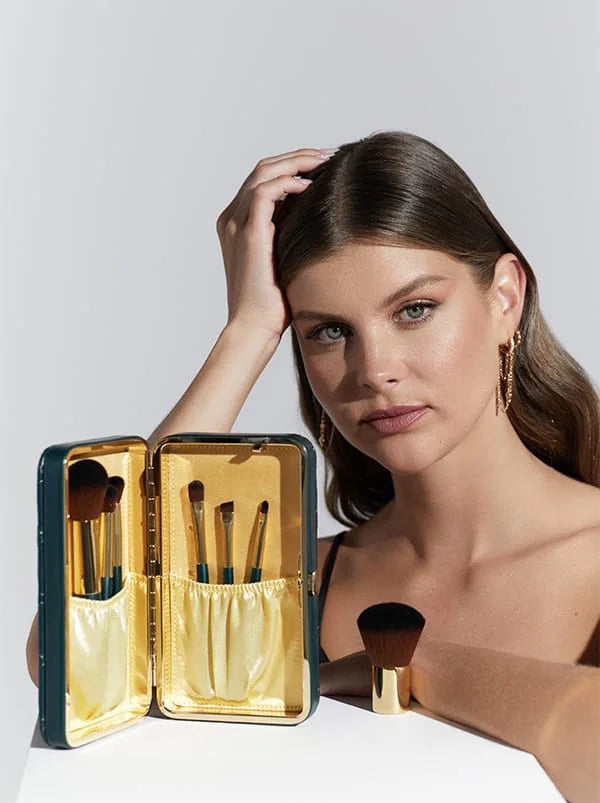 SIGNATURE BRUSH SET